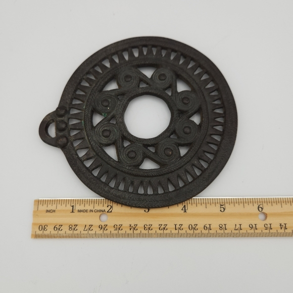 Metropolitan Museum of Art Round Trivet Near Eastern Art Pendant Reproduction - Picture 7 of 7